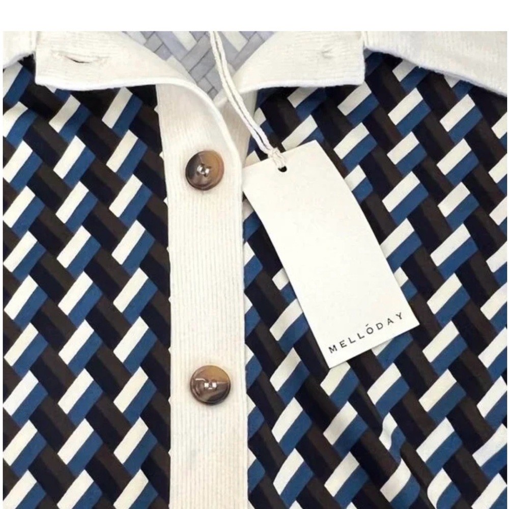 Elegant Navy and Cream Patterned Women's Top - Picture 3 of 4